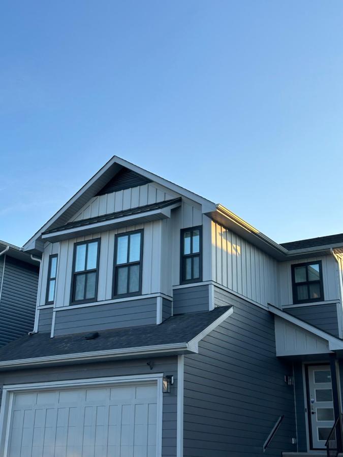 2 Bedroom 2 Washrooms Brand New Beautiful & Cozy Suite Calgary Exterior photo