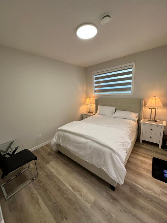 2 Bedroom 2 Washrooms Brand New Beautiful & Cozy Suite Calgary Exterior photo