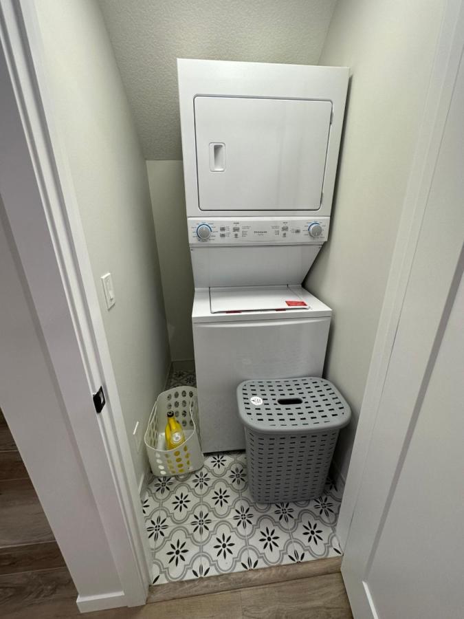 2 Bedroom 2 Washrooms Brand New Beautiful & Cozy Suite Calgary Exterior photo