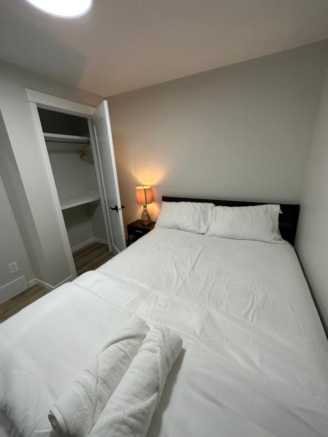 2 Bedroom 2 Washrooms Brand New Beautiful & Cozy Suite Calgary Exterior photo