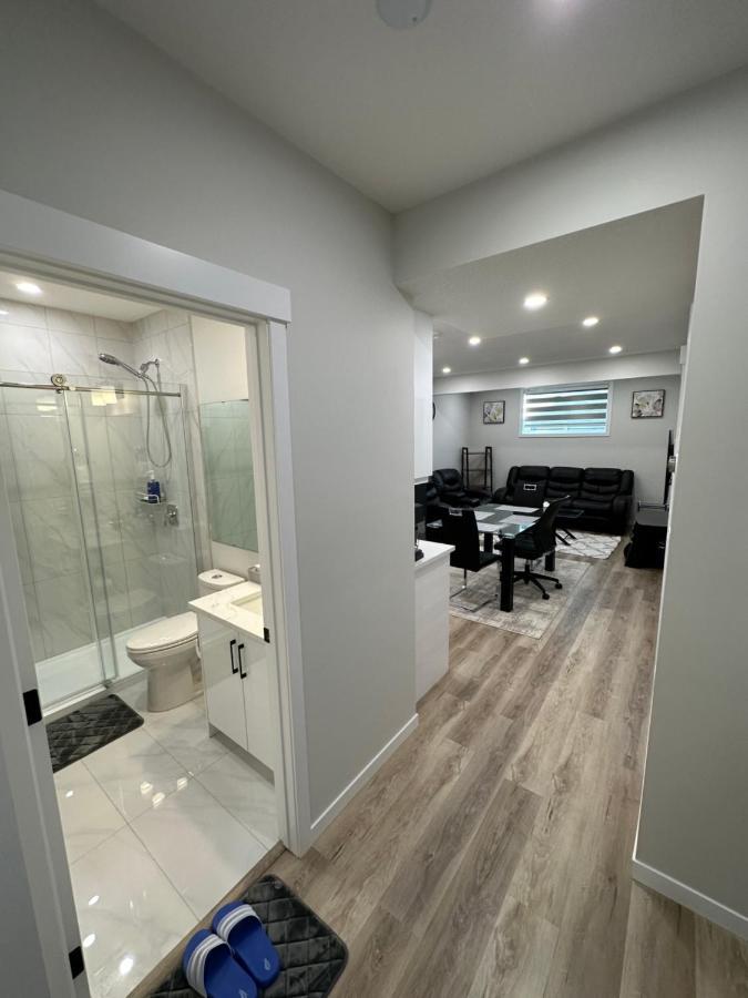 2 Bedroom 2 Washrooms Brand New Beautiful & Cozy Suite Calgary Exterior photo