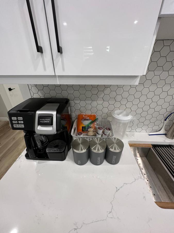 2 Bedroom 2 Washrooms Brand New Beautiful & Cozy Suite Calgary Exterior photo
