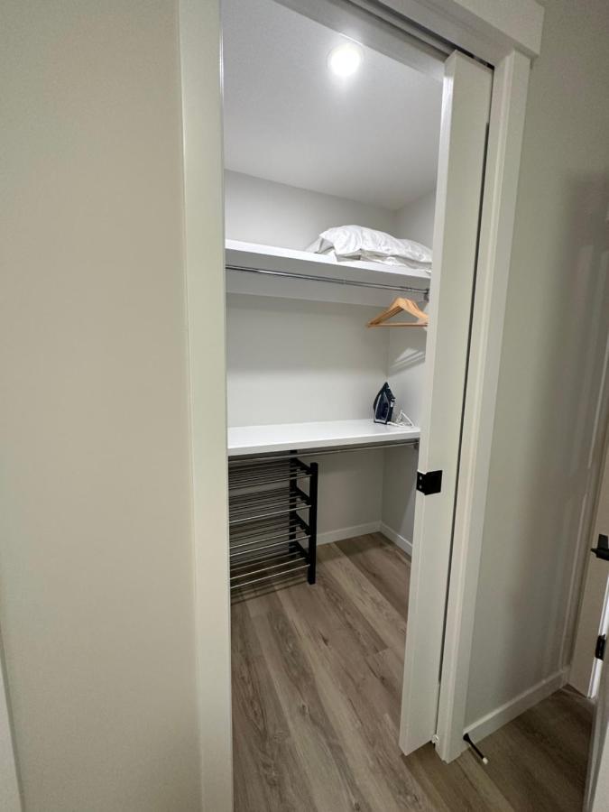 2 Bedroom 2 Washrooms Brand New Beautiful & Cozy Suite Calgary Exterior photo