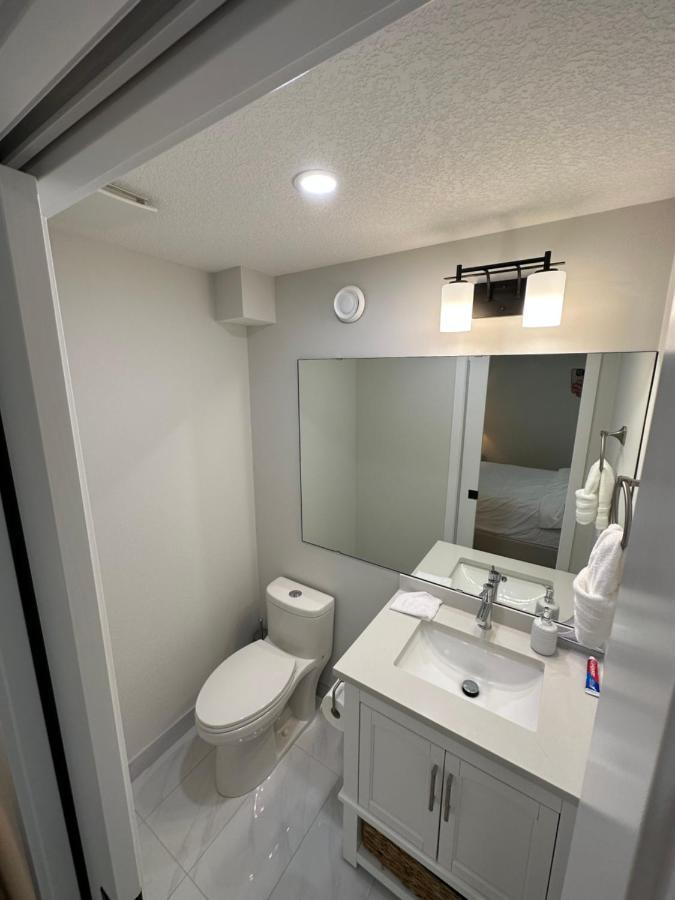 2 Bedroom 2 Washrooms Brand New Beautiful & Cozy Suite Calgary Exterior photo